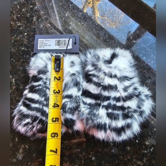 Jocelyn Rabbit Fur Fingerless Gloves - Picture 3 of 5
